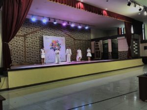 Penampilang Tim Bank Mandiri dalam kontes singing