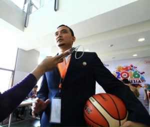 Robby si penggila basket