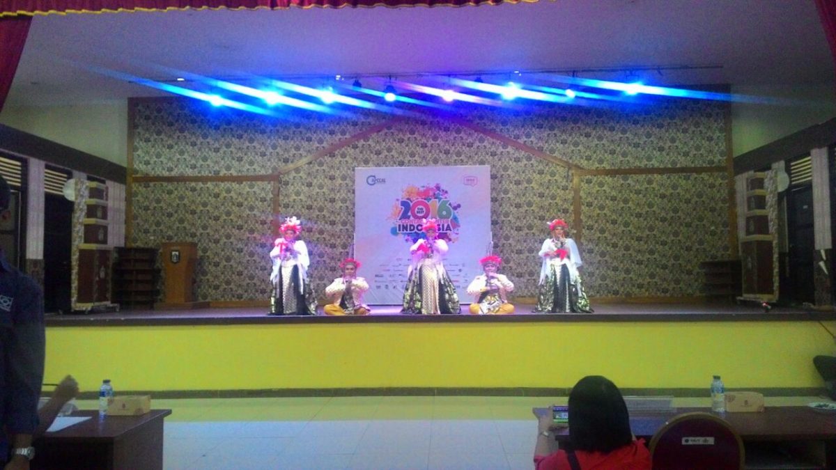 Memupuk Persaudaraan Melalui Lomba Singing & Dancing